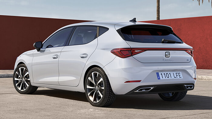 Seat Leon FR der Neue Fahrschule Lenzburg Heckansicht