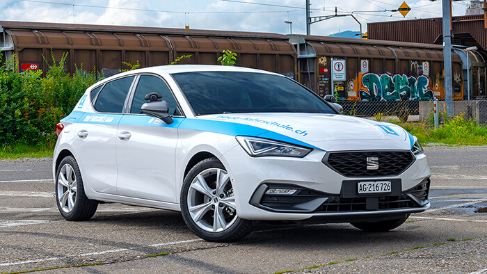 Seat Leon FR der Neue Fahrschule Aarau Frontansicht